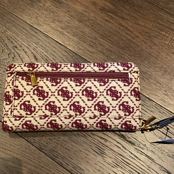 Brand new guess wallet. Colour is merlot and cream with brass hardware. - Picture 2 of 3